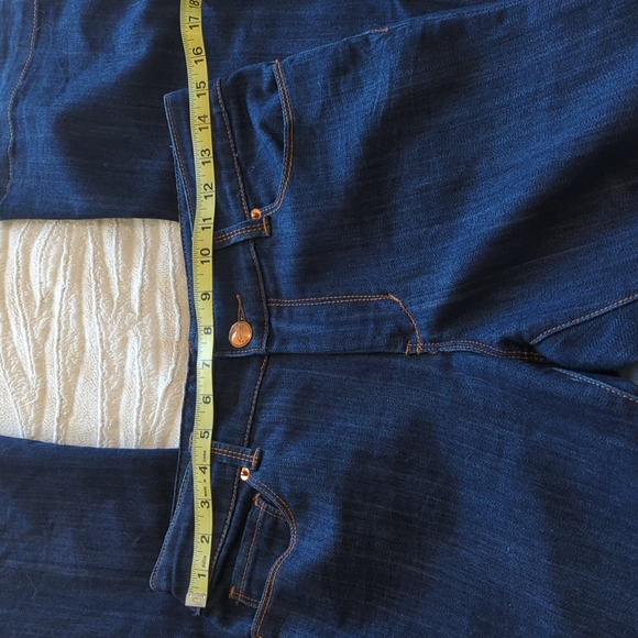 Like New Seven7 Sexy Flair Jeans - Picture 8 of 11